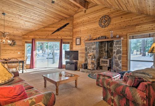Cabin < 2 Mi to Tahoe Donner Downhill Ski Resort
