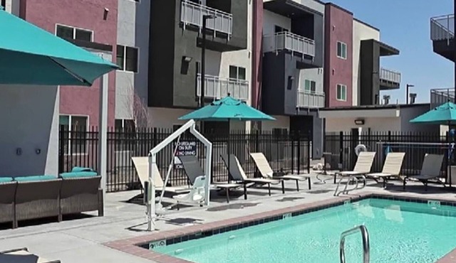 Calm Luxury Living 1BR Retreat Pool, Hot Tub, WiFi