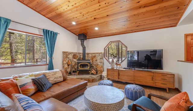 Camp Telemark by Tahoe Getaways - Pet-Friendly 3 BR in Tahoe Donner with Hot Tub & Wood Fireplace