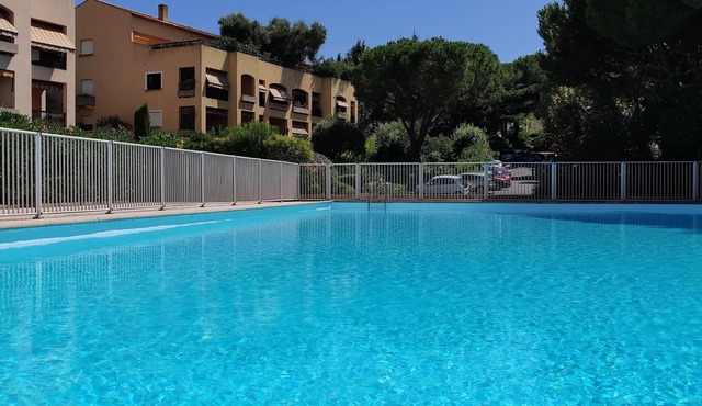 Cannes T2 charming, private garden garage, air conditioning, internet wooded environment.