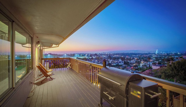 Canyon Estate Overlooking the San Diego and the Pacific Ocean