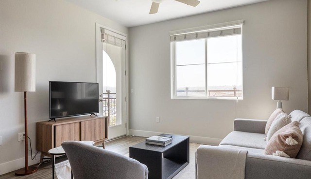 Carmel Valley 2br w gym bbq wd nr dining SAN-28
