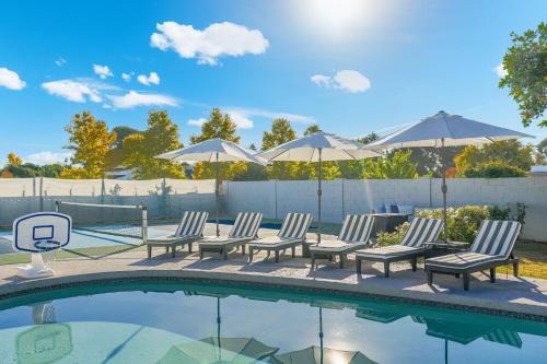 Casa Brivada with Heated Pool Spa & Pickleball