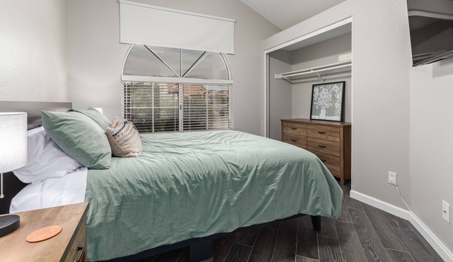 Casa Clearwater- Desert Getaway - pool, golf & mountain views!