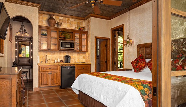Casita Verde - Romantic poolside, private, exotic Spanish estate with Gardens