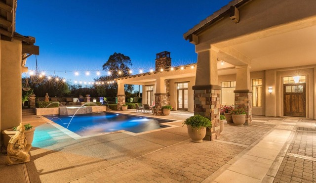 Cattletrack Estate - Large Luxury Smart Home - Private Pool & Hot Tub