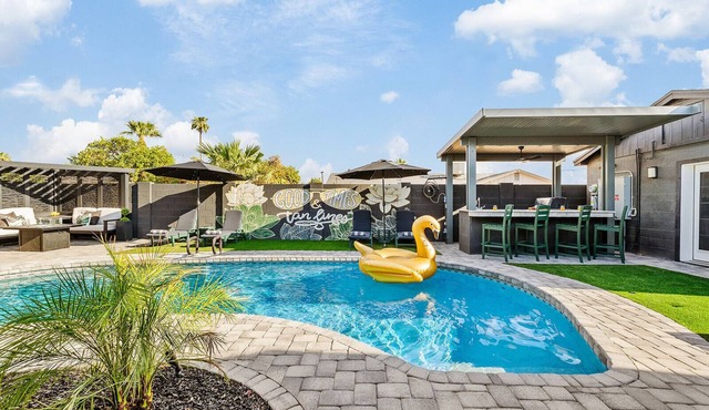 Celebrate Together w/Speakeasy, Pool & Hot Tub, Games + Bar - Near Old Town