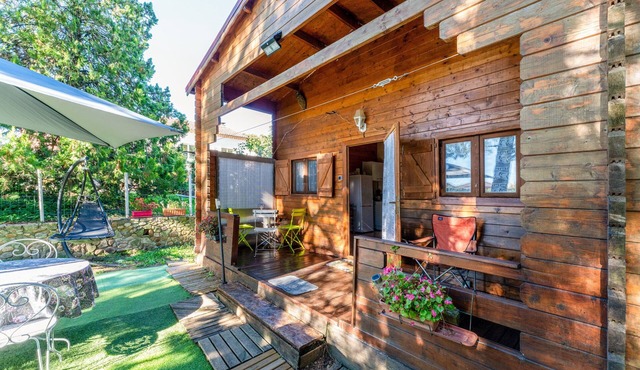 Chalet "Gîte" with Private Pool, Wi-Fi, and Air Conditioning in St Paulet de Caisson