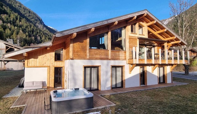 Chalet with jacuzzi and pets allowed, Mont-Blanc views