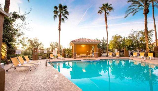 Chandler Hotel Retreat: Outdoor Pool, Hot Tub, On-Site Dining & Golf Nearby