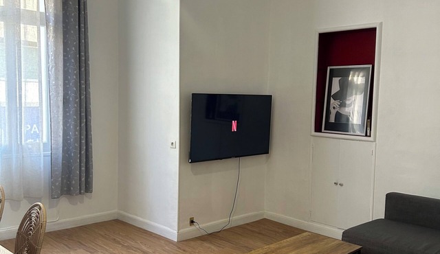 Character apartment near Velodrome stadium, ideal for friends or family
