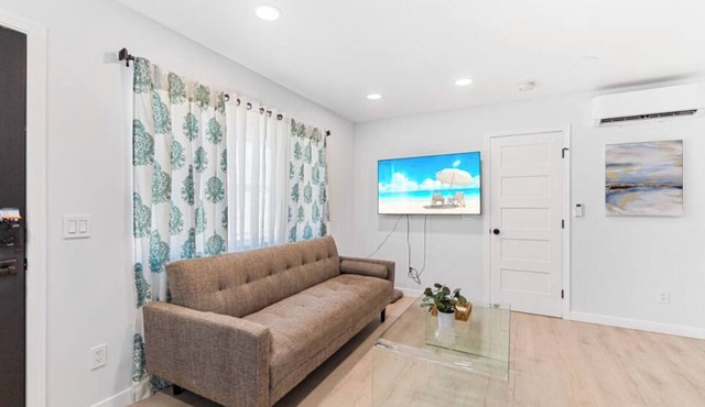 Charming 1-bedroom house in Hillcrest San Diego with AC, WiFi