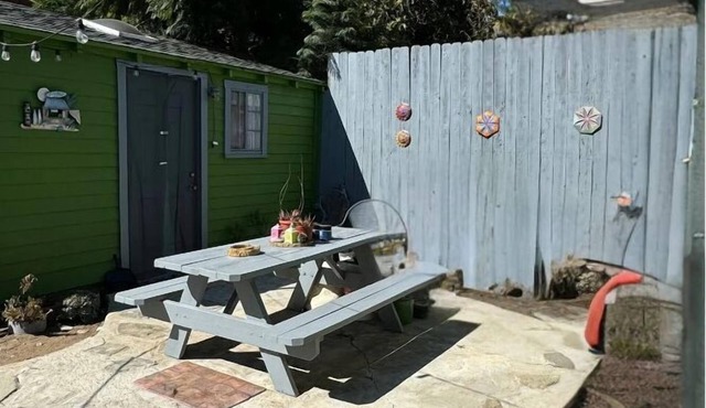 Charming 1-bedroom Surf Cottage in beautiful San Diego La Playa with WiFi