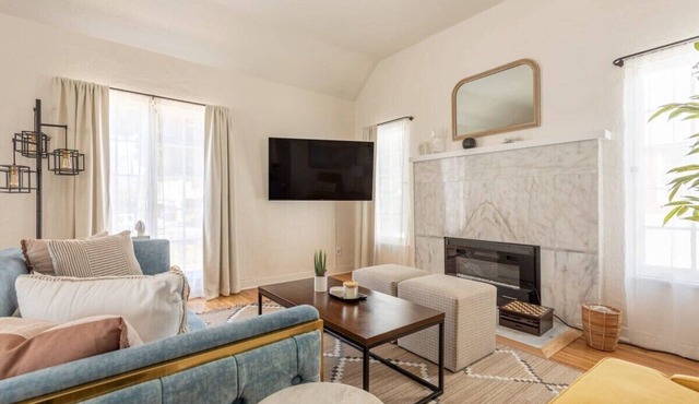 Charming 1920s Cottage on a Quiet Cul-de-Sac