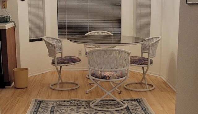 Charming 2 bdrm condo, minutes to beach and parks, has pool, tennis, hot tubs.