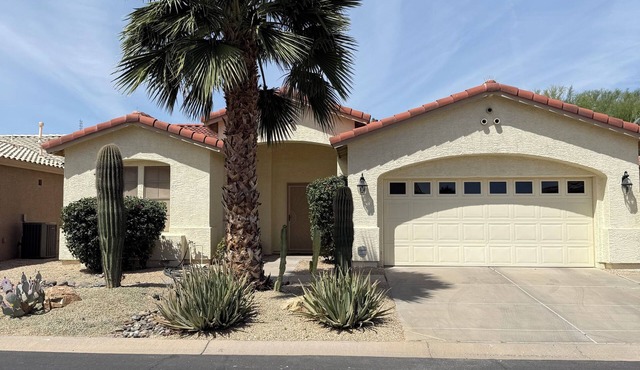 Charming 2 bed/2 bath home w/pool, WiFi, AC in Chandler gated community