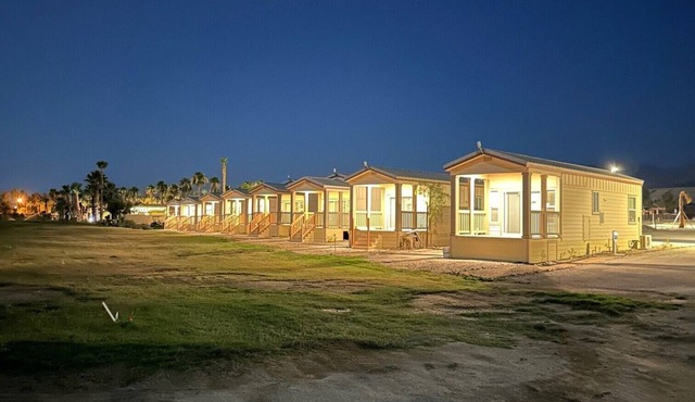 Charming 2-bedroom cottage in Coachella with AC, Great Amenities. No pets
