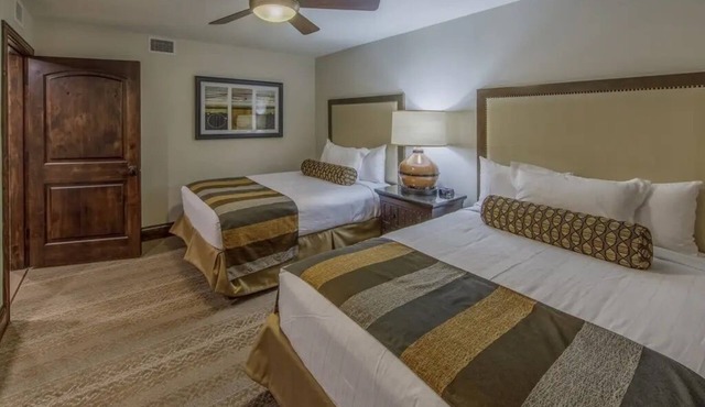 Charming 2-bedroom villa in Scottsdale; 1/2 a block to the Waste Management Open
