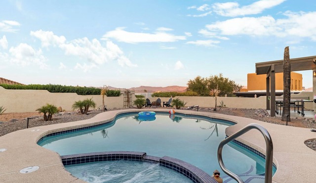 Charming 3-bedroom villa in E Scottsdale with htd pool/spa & mountain views