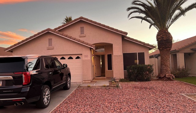 Charming 3-bedroom 2 full house in lovely Peoria with AC/Pool