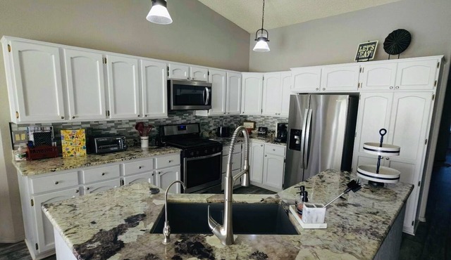 Charming 3 bedroom 3 bath with mountain views, huge game room, and theatre room.