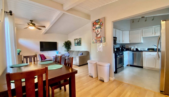 Charming 3-bedroom house with AC, WiFi in Menlo Park
