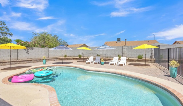 Charming 3-Bedroom house with Game Room, Pool, WiFi in pleasant Mesa