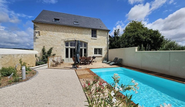 Charming 6-Person Cottage with Private Pool and Garden, Avon-les-Roches