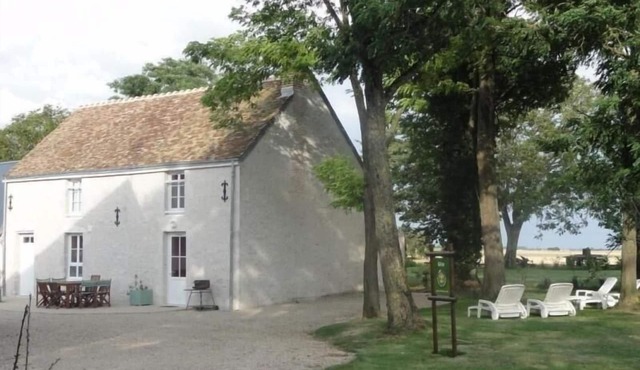 Charming Accessible Cottage with Large Garden near Loire à Vélo Route