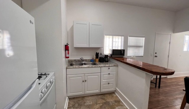 Charming and Renovated 1 bedroom Apt