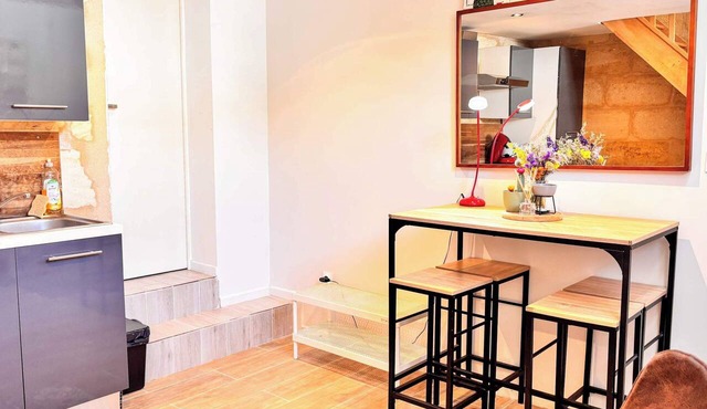 Charming Apartment with a Mezzanine Bedroom in a Peaceful Bordeaux Neighborhood