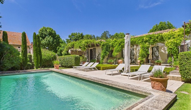 Charming Village House with Pool in Maussane - Walk to Shops & Sites