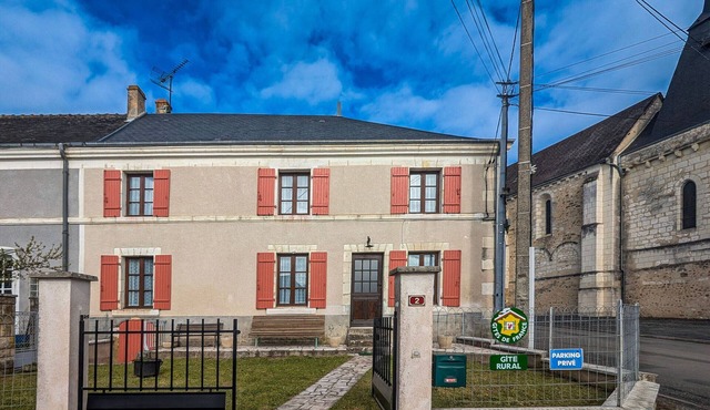 Charming Rustic House Near Beauval Zoo with Garden, Games Room & Parking