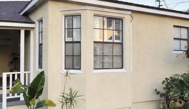 Charming two bedroom house near LAX/SOFI/BEACHES