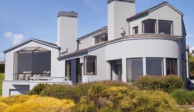 'Chateau Relax-O' Oceanfront,Closest to sand,Sweeping Views,Free Night Offer.