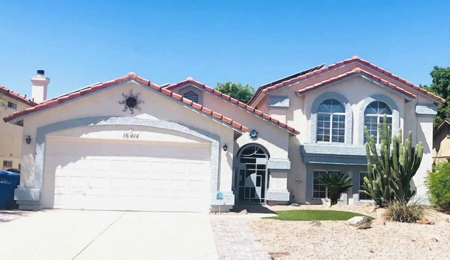 Cheerful 4 bed3 ba home with pool heated