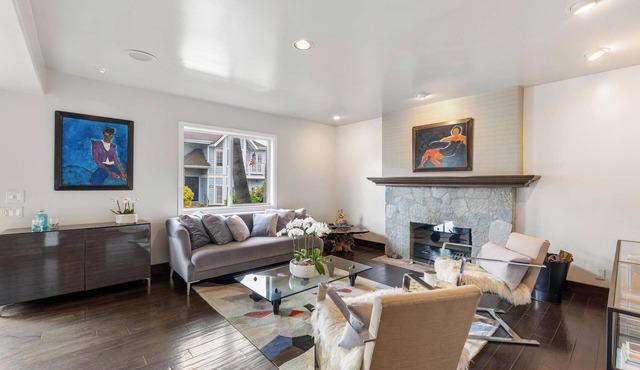 Chic Family Beach Home on Coveted Flat Walk Street. Pet Friendly!