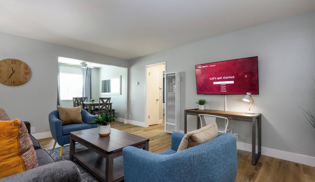 Chique-2 bedroom duplex with fenced backyard close to Stanford Hospitals
