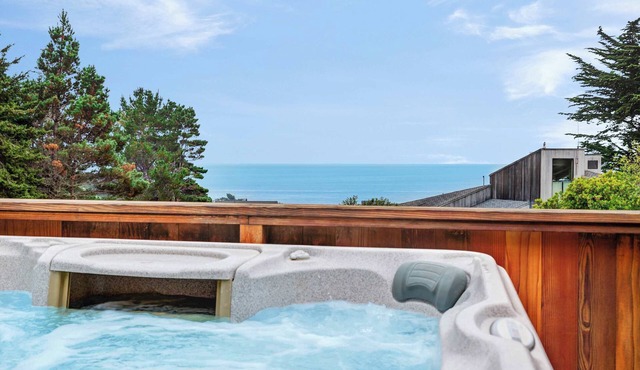 Classic Sea Ranch Home With Updated Amenities. Hot Tub. 1 Dog Allowed