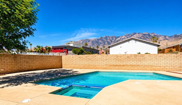 Classy 70-ies style home with Mineralized Spa