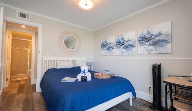 🌴 Coastal Comfort Awaits — Modern 1-Bedroom Suite Near Beach in Del Mar.
