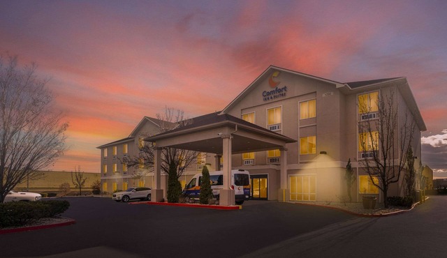 Comfort Inn & Suites Airport