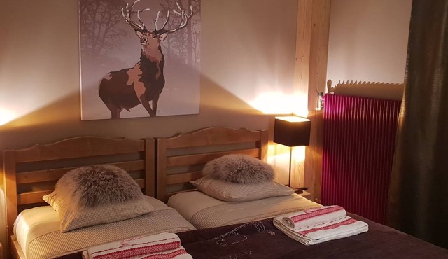 Comfortable apartment in a contrasting décor between modernity and tradition.