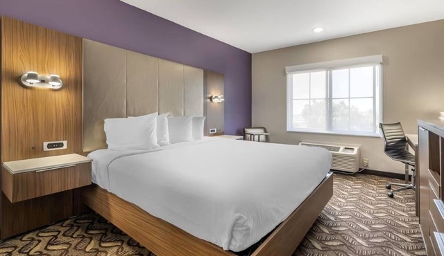 Comfortable Los Angeles Stay Minutes from LAX Airport