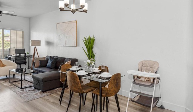 Comfy 2BR-Pool, Yoga Rm, Gym, Cabanas, BBQ,Prkng