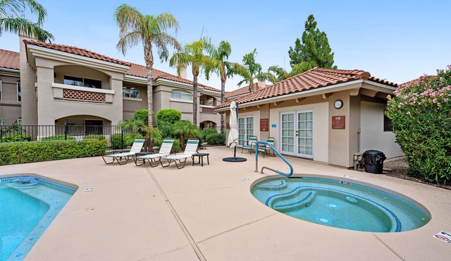 Condo in a gated community with balcony, pool, hot tub, gym - near Talking Stick