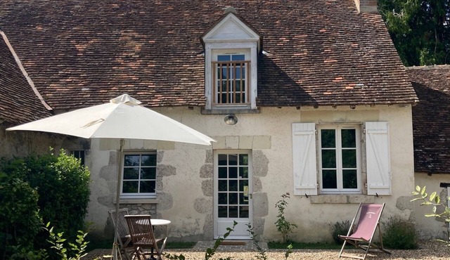 Cottage between vineyards and fields