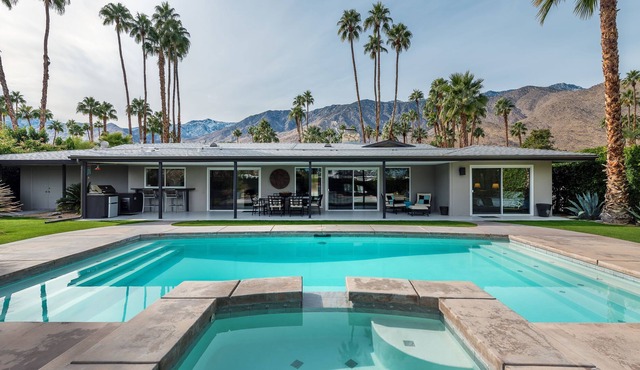 Covered Outdoor Kitchen, Pool, Spa, Golf Course & Mountain Views, Free WiFi
