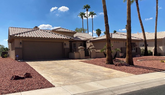 Cozy 1-bedroom large Casita in sunny Sun City West with AC. Beautiful golf view.