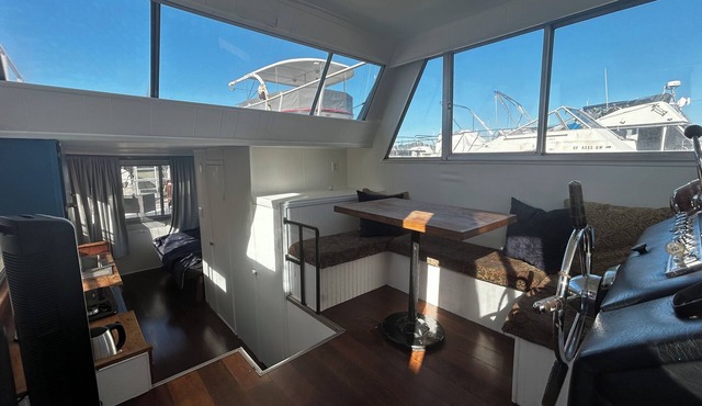Cozy 1-bedroom Private Houseboat in lovely Sausalito with AC